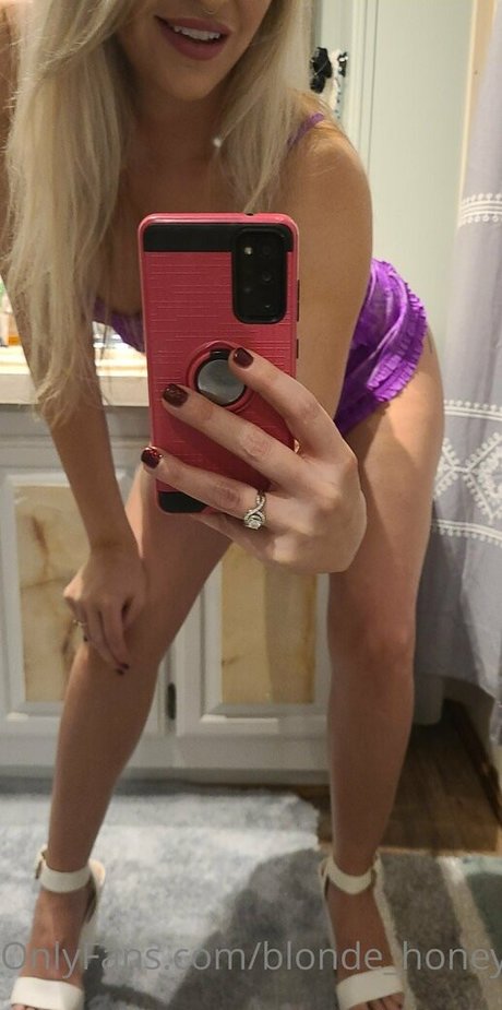 Blondehoney22