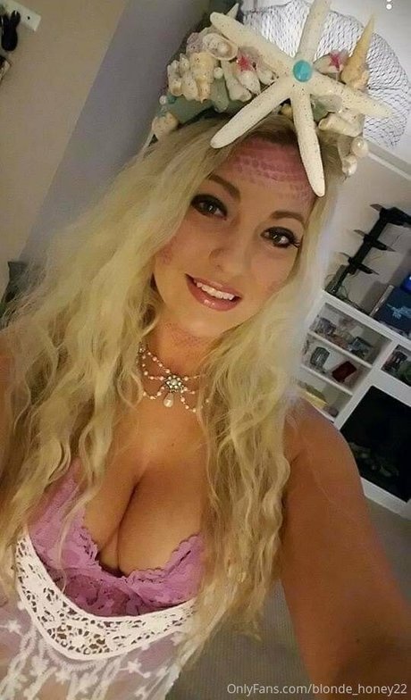 Blondehoney22