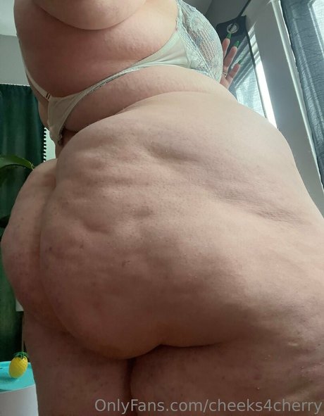 Cheeks4cherry