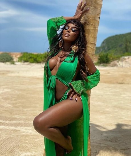 Amara La Negra