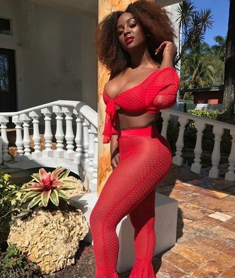 Amara La Negra