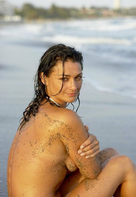 Natalie J Robb