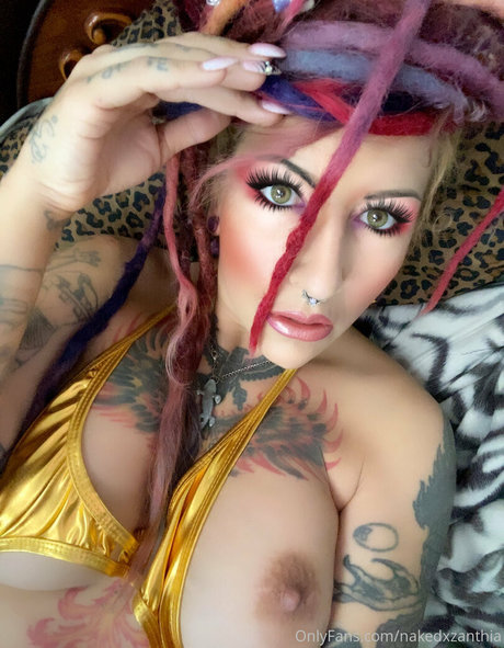 Nakedxzanthia