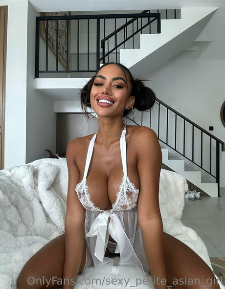 Sexypetiteasiangirl
