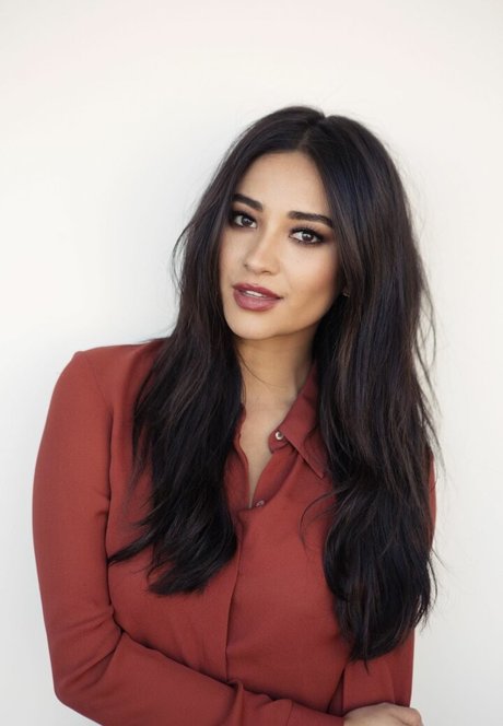 Shay Mitchell