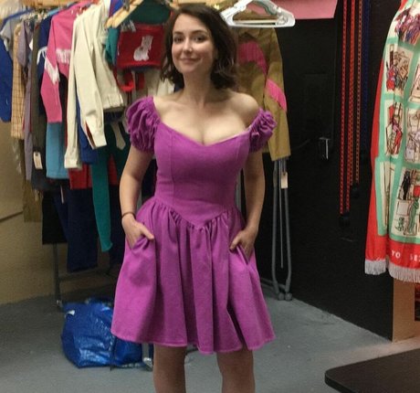 Milana Vayntrub