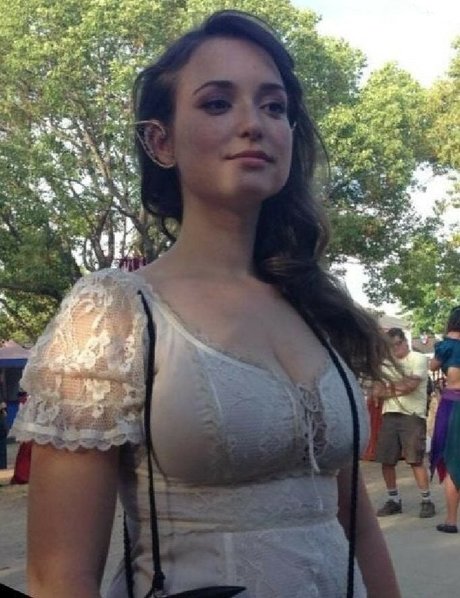 Milana Vayntrub