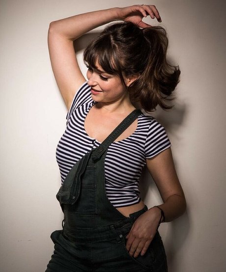 Milana Vayntrub