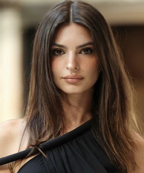 Emily Ratajkowski