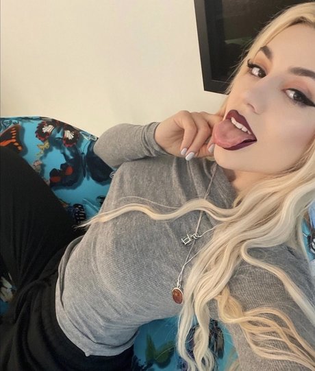 Ava Max