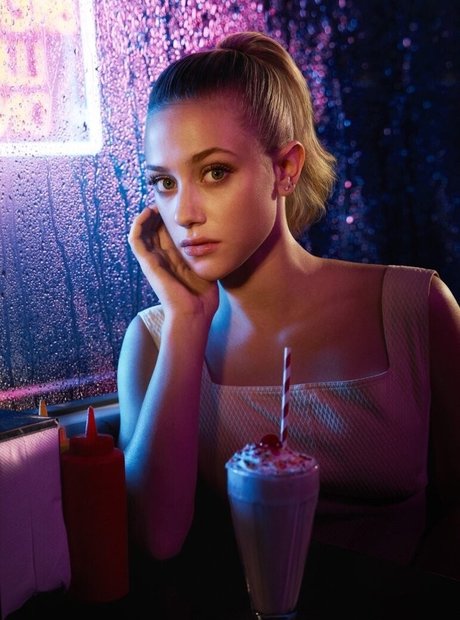 Lili Reinhart