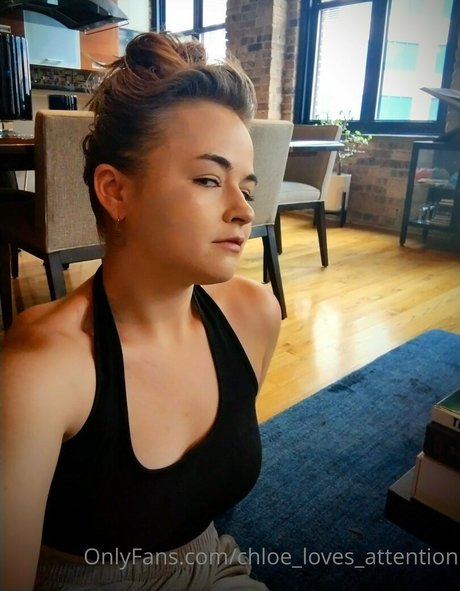 Chloelovesattention