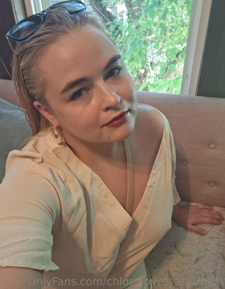 Chloelovesattention