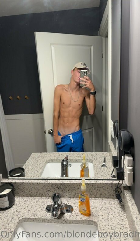 Blondeboybradfree