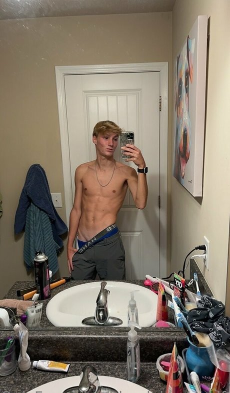 Blondeboybradfree