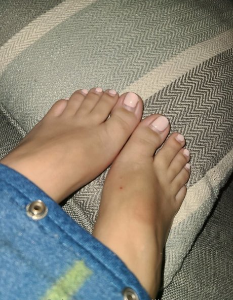 Smelliefeetsweetie