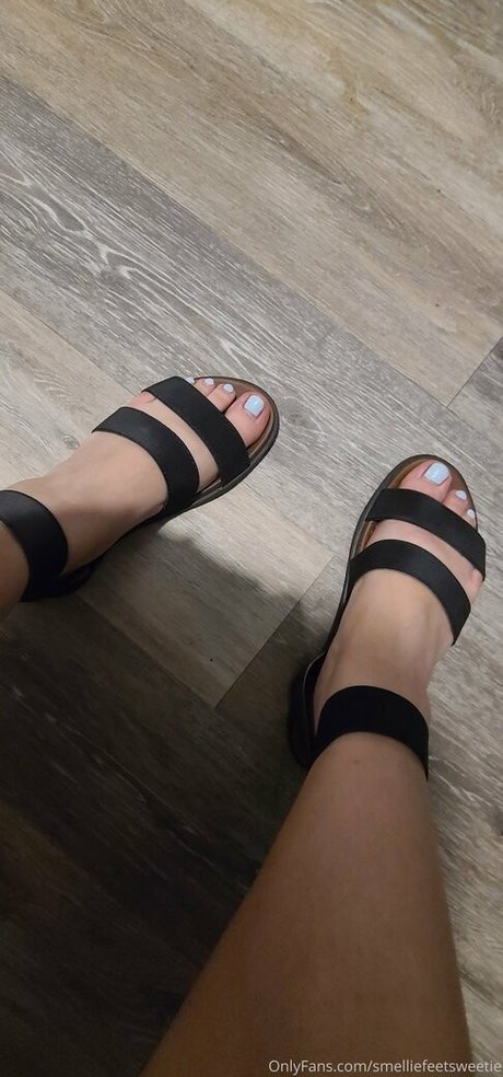 Smelliefeetsweetie