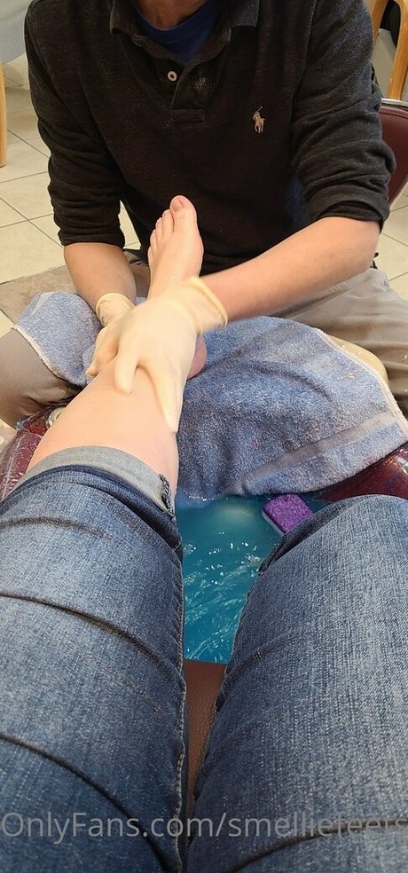 Smelliefeetsweetie
