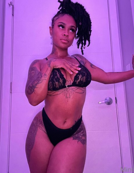 Therealbombshellmint