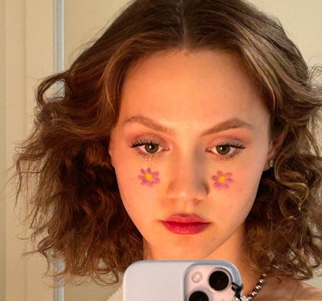 Iris Apatow