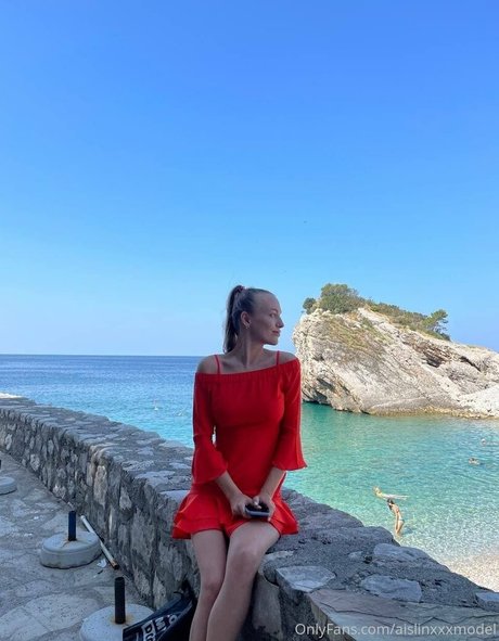 Aislinxxxmodel