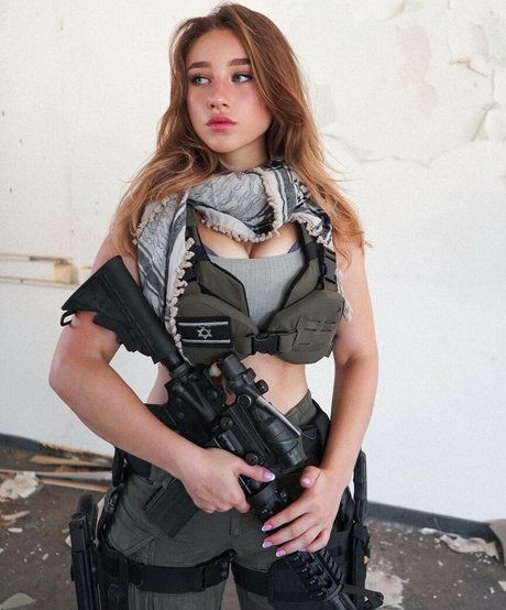 Girls With Guns