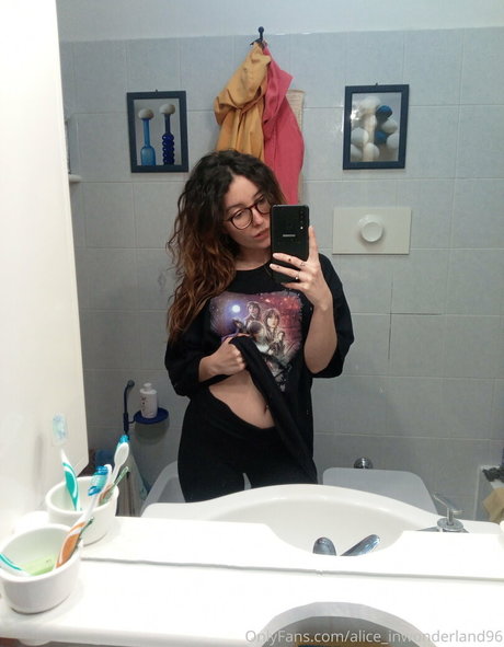 Aliceinwonderland96