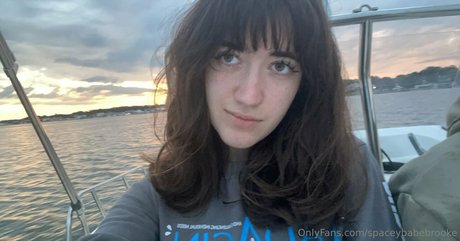 Spaceybabebrooke