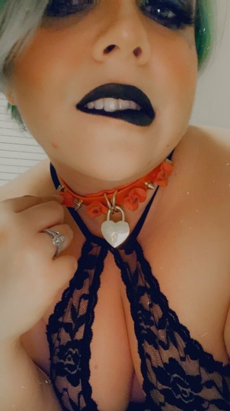 Unsupervisedhousewife