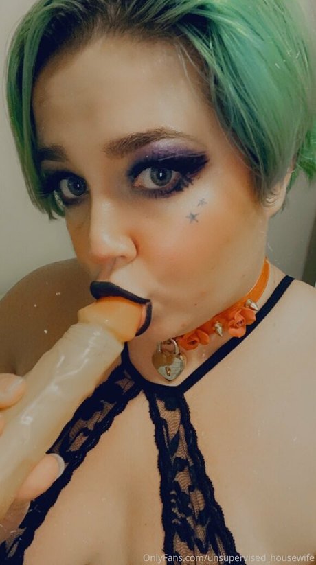 Unsupervisedhousewife