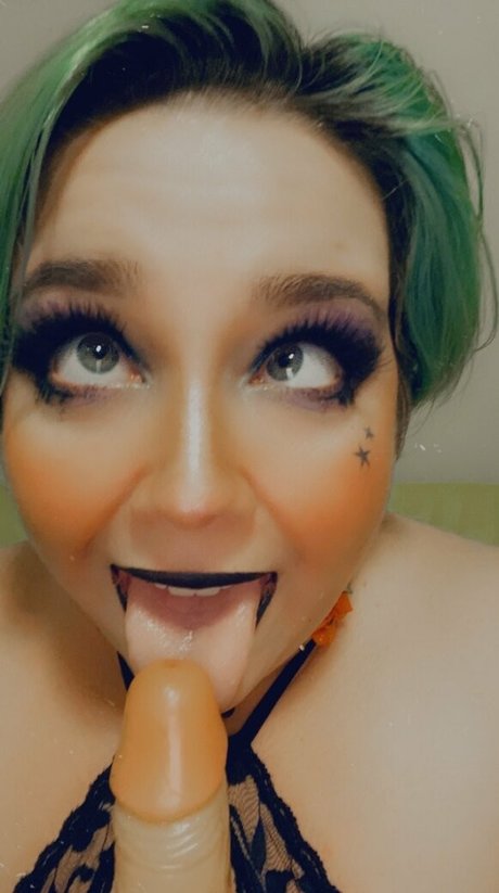 Unsupervisedhousewife