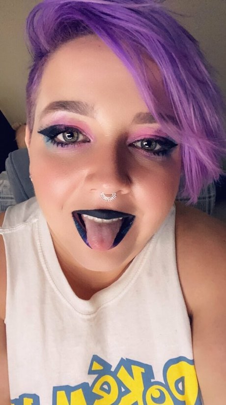 Unsupervisedhousewife