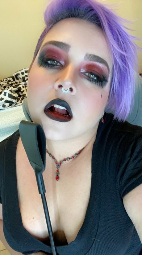 Unsupervisedhousewife