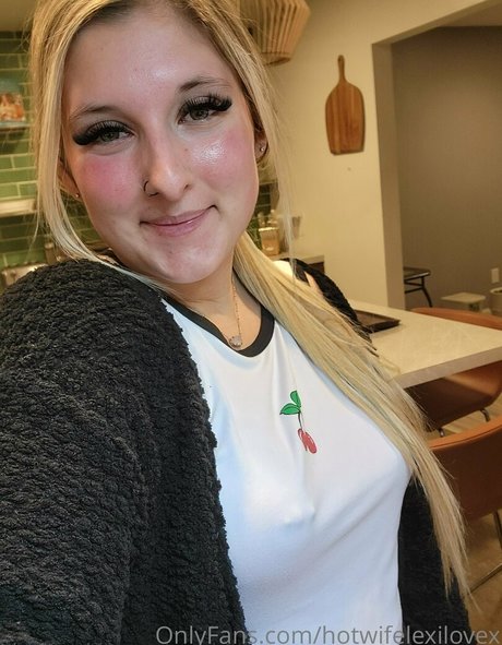 Hotwifelexilovex