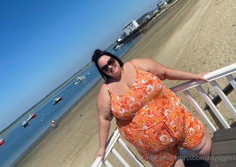 Ssbbwladyjiggles