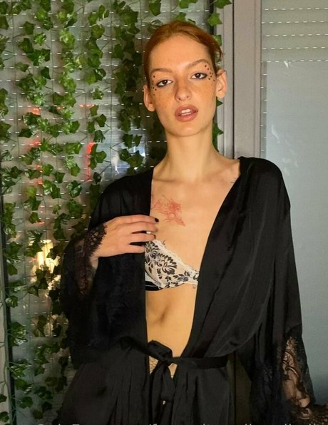 Favouriteredheadbella